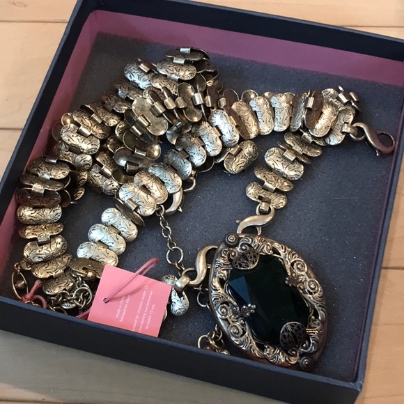 Vintage Cabi Trinity medallion necklace w matching bracelet – new i… - Picture 2 of 5